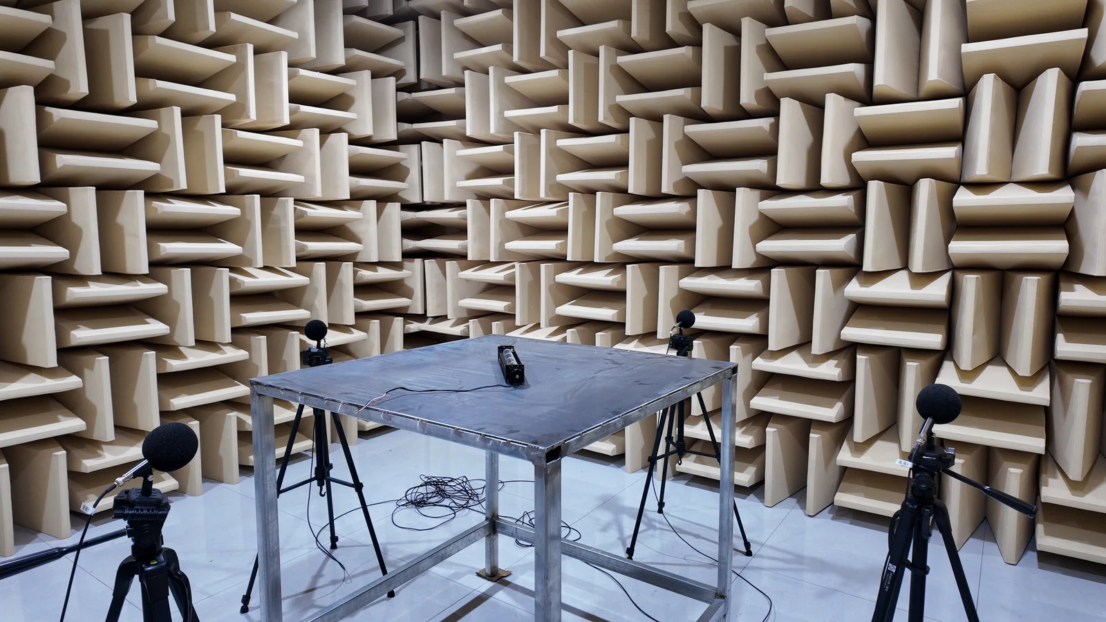 LONGWELL Semi-anechoic chamber